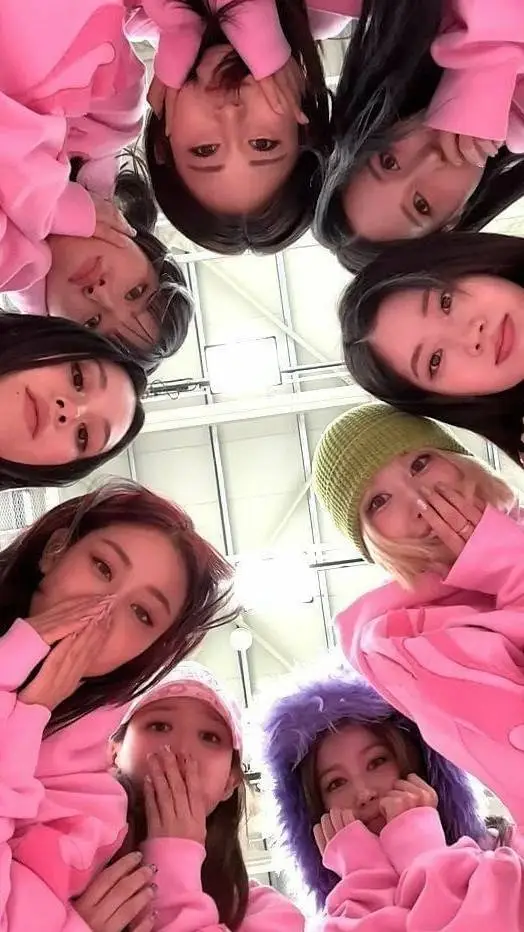 ai character: Twiceღ background