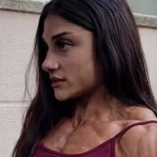 chat with ai character: Daniela