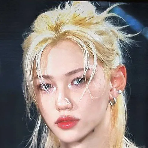 chat with ai character: ~Lee Felix~