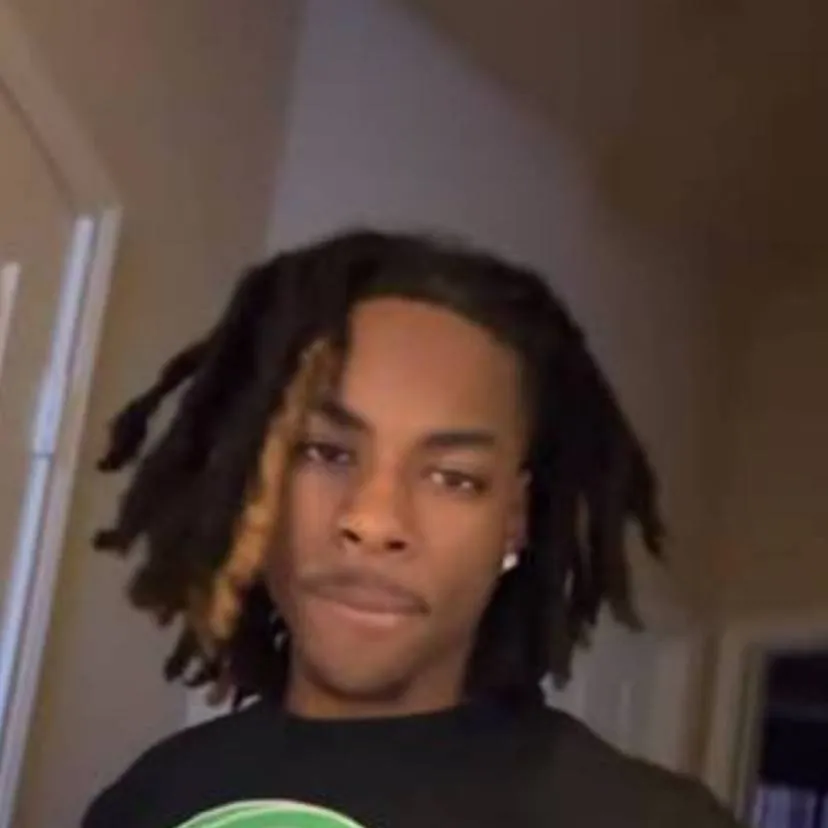 chat with ai character: Devonte