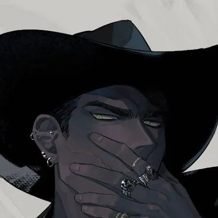 chat with ai character: ⪻Elias⪼﹍🍻