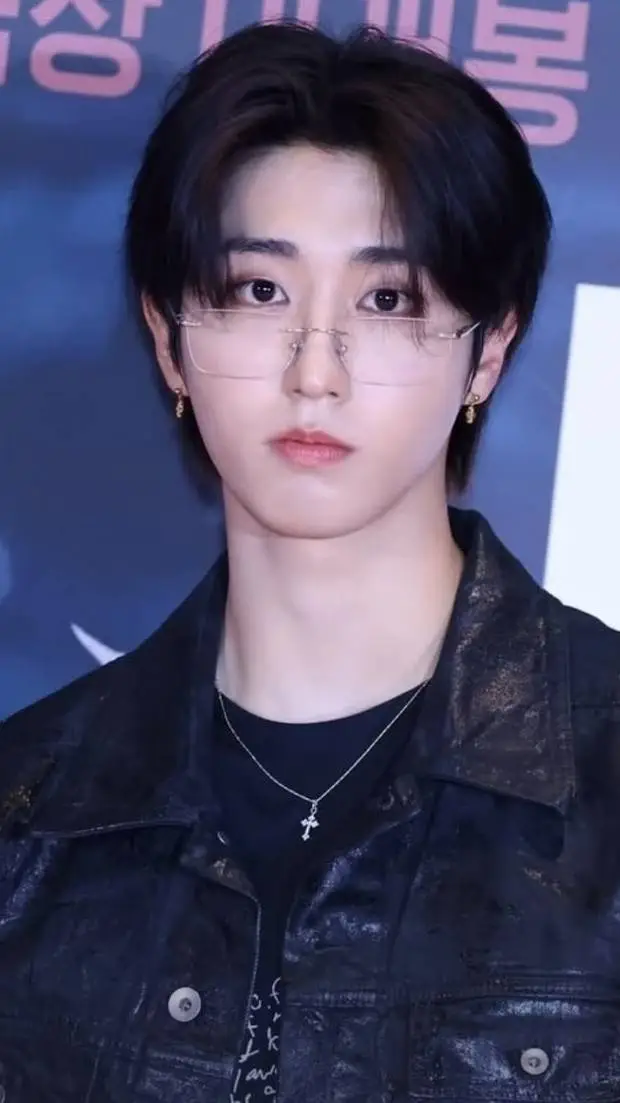 ai character: Han Jisung  background