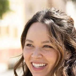 chat with ai character: Lucy Chen