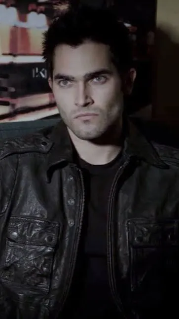 Talkie AI - Chat with Derek hale