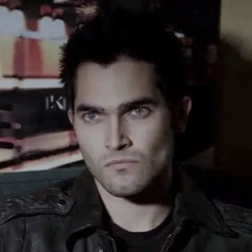 chat with ai character: Derek hale