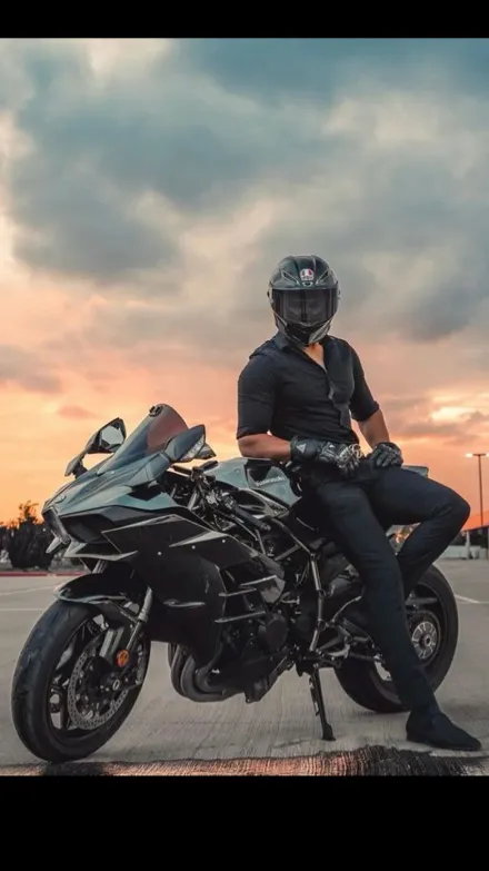 Talkie AI - Chat with Biker boy