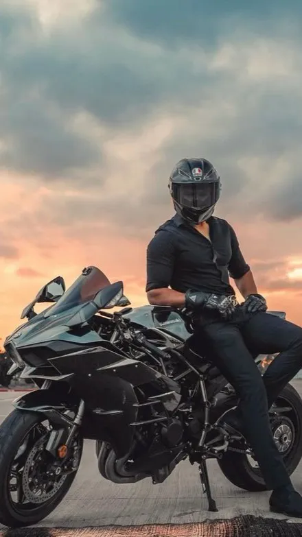 Talkie AI - Chat with Biker boy