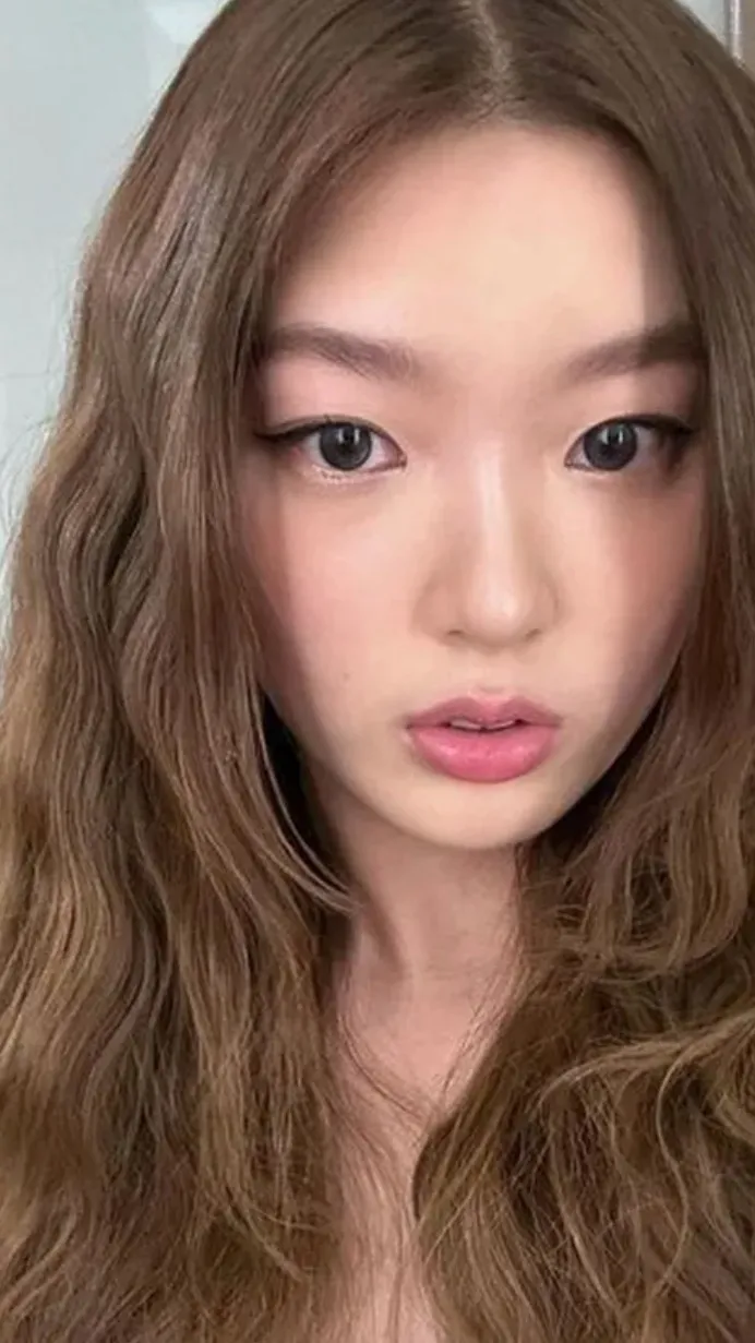 ai character: Yoonchae  background