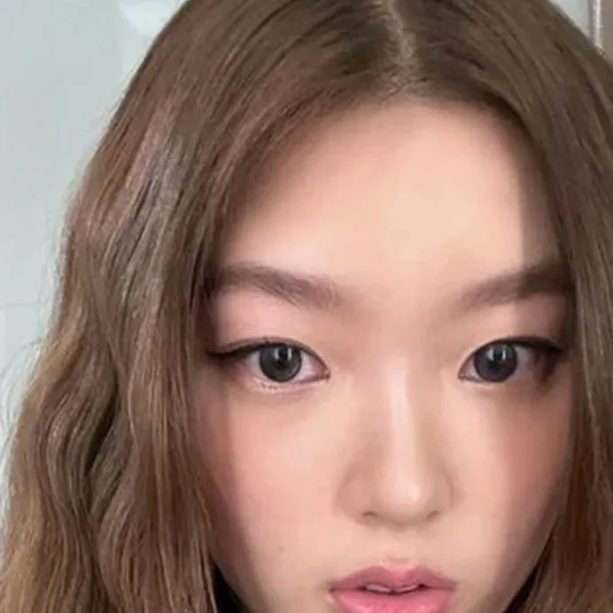 chat with ai character: Yoonchae 