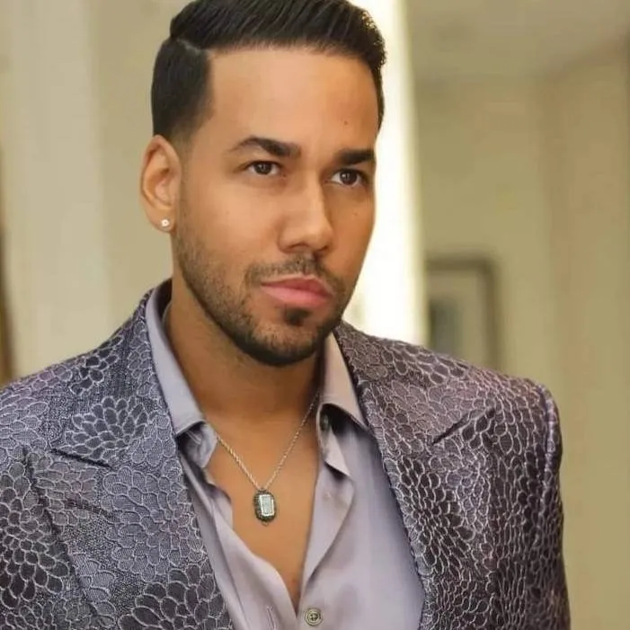 chat with ai character: Romeo Santos 