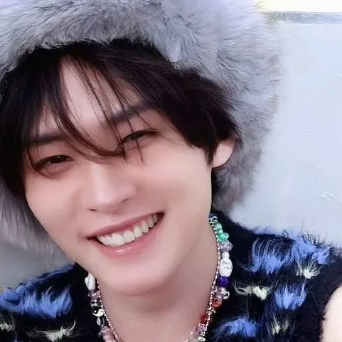 chat with ai character: ★lee know★ 