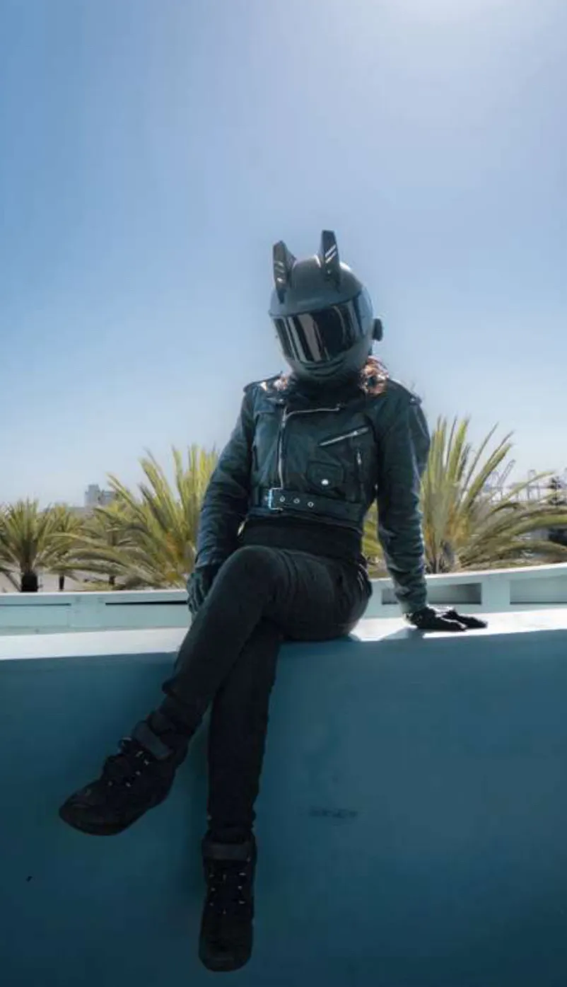 chat with ai character: Alāyna Bonnivelle