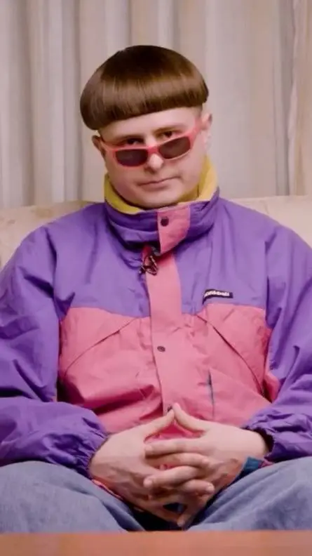 ai character: oliver tree background