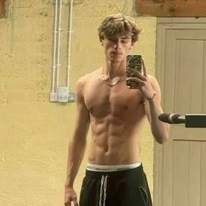 chat with ai character: colby