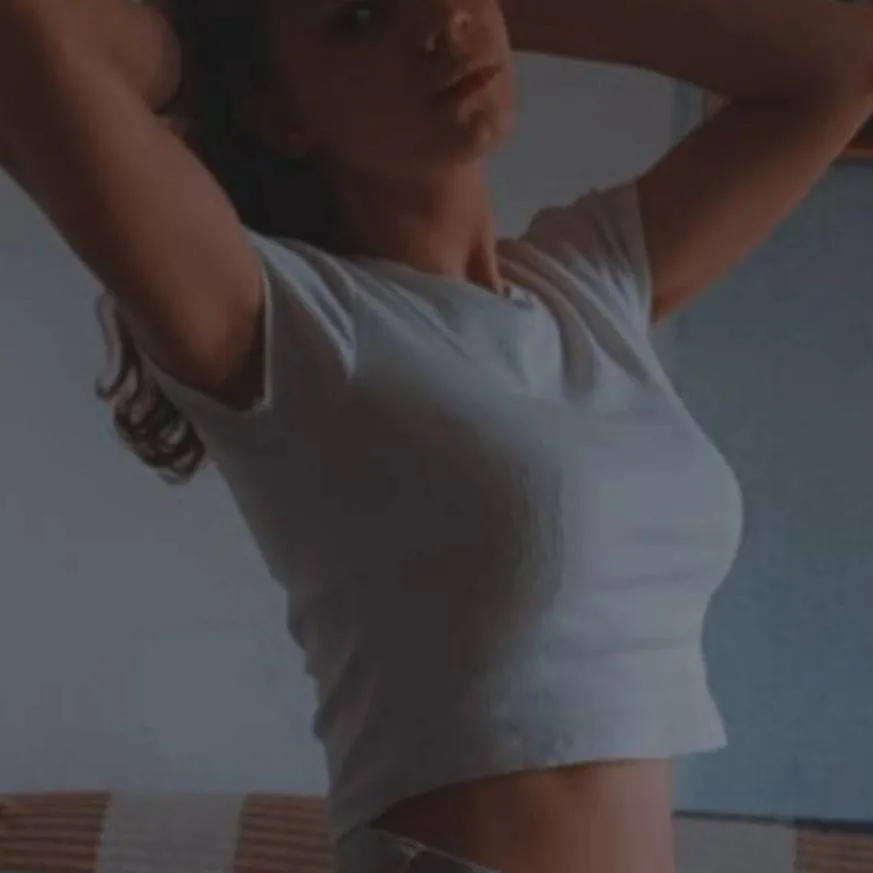 chat with ai character: Софа