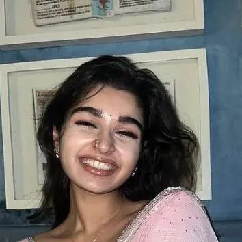 chat with ai character: Shruti chaudhury 