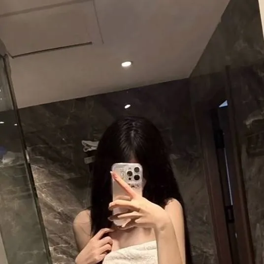 chat with ai character: Nica