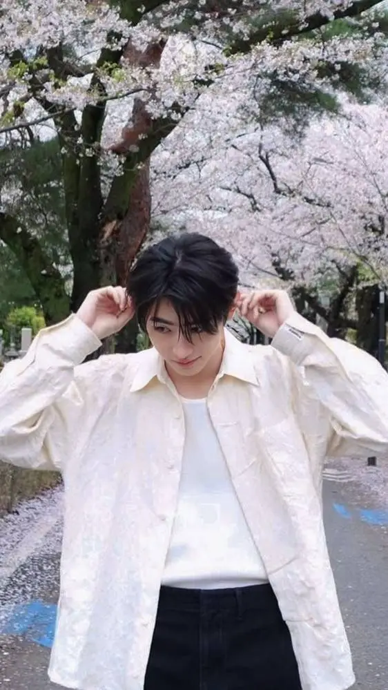 ai character: sunghoon background
