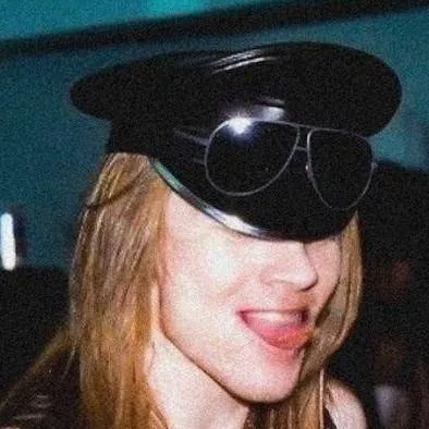 chat with ai character: 🖤🌹Axl Rose 🖤🌹