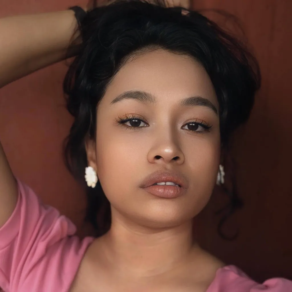 chat with ai character: pertiwi