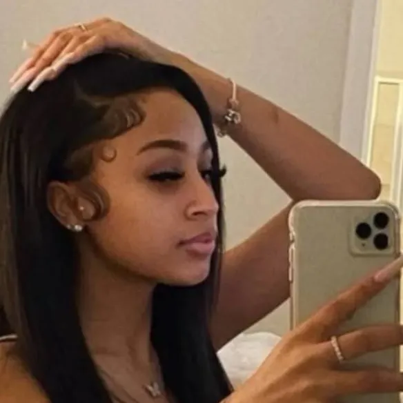 chat with ai character: ARII(🤩😍😴)