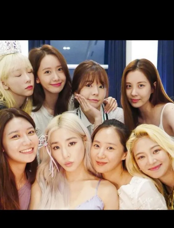 chat with ai character: Girls generation 