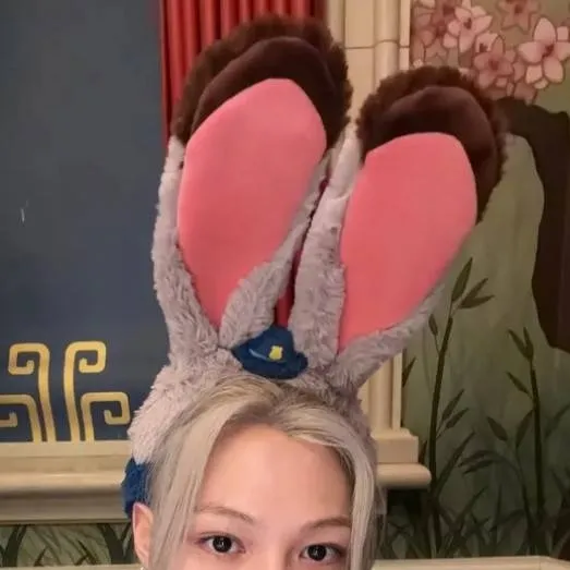 chat with ai character: LEE FELIX 💖