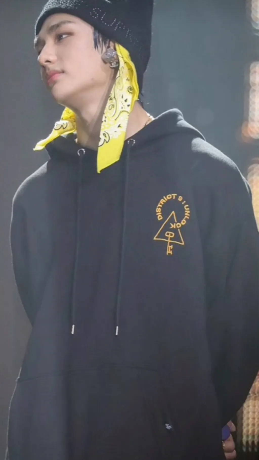 ai character: 😞Hyunjin😞 background
