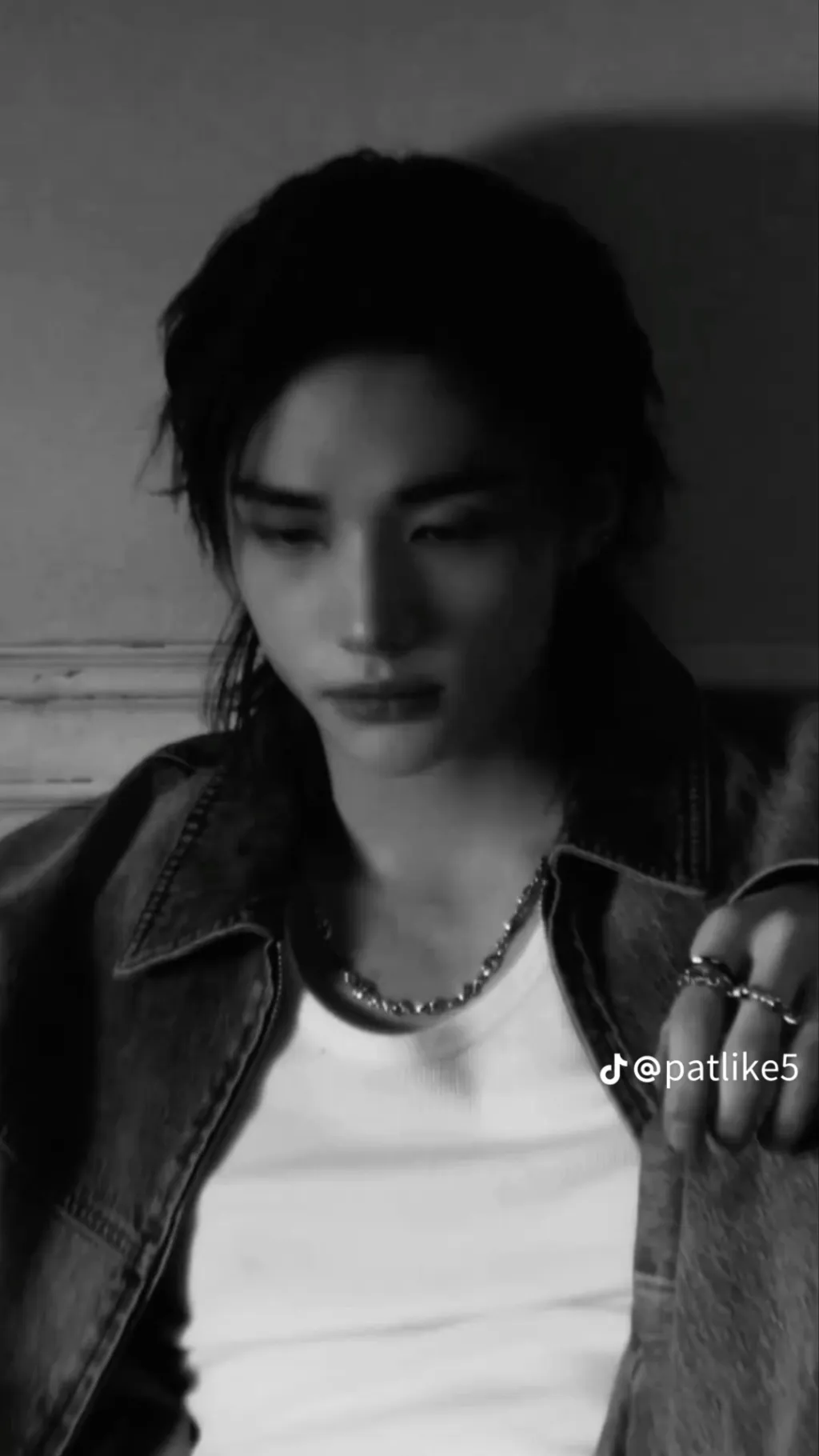 ai character: Hyunjin bl background