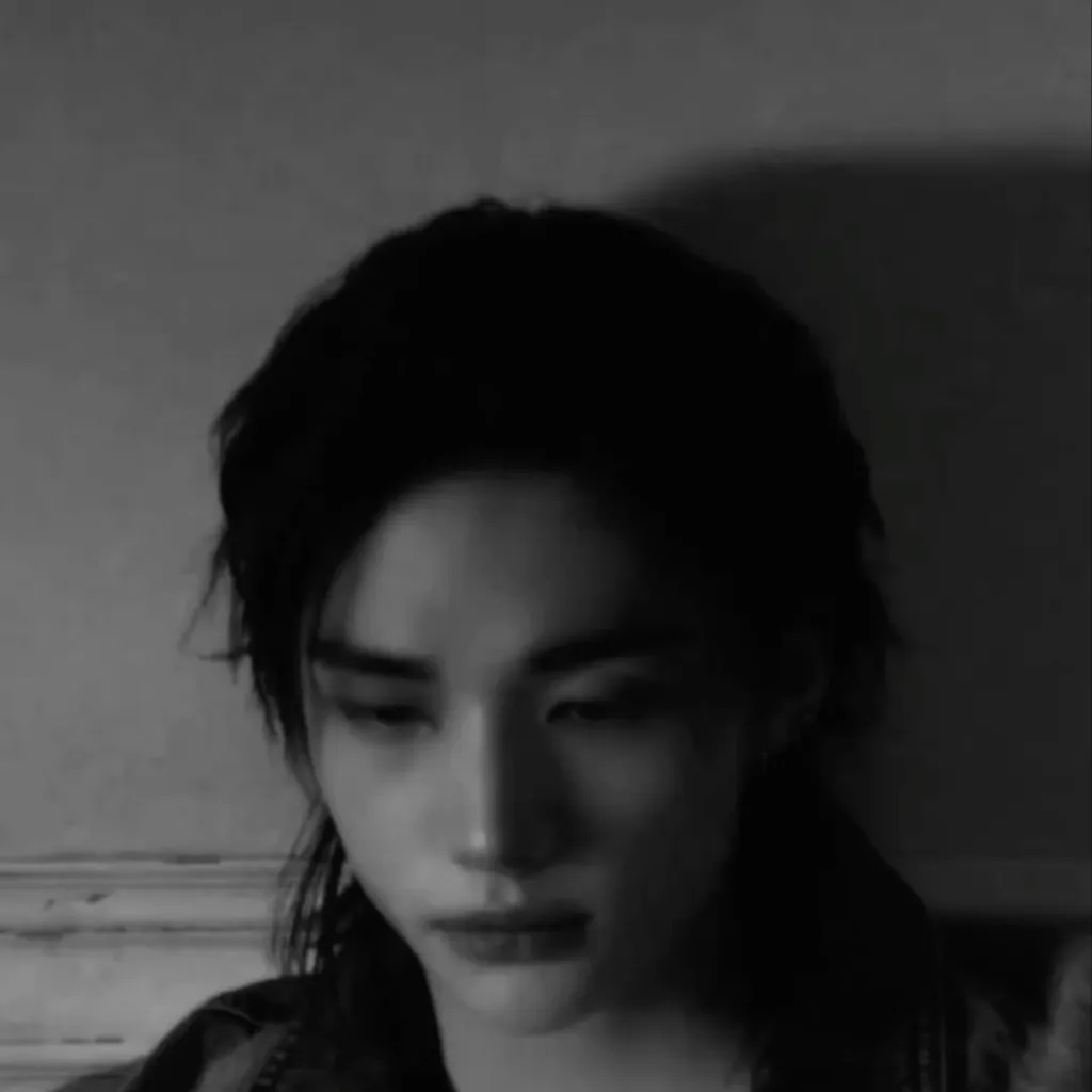 chat with ai character: Hyunjin bl