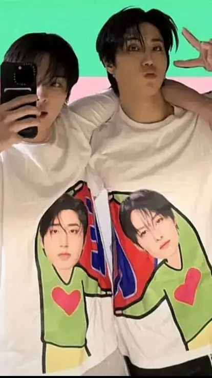 ai character: 🩷Minsung💚 background
