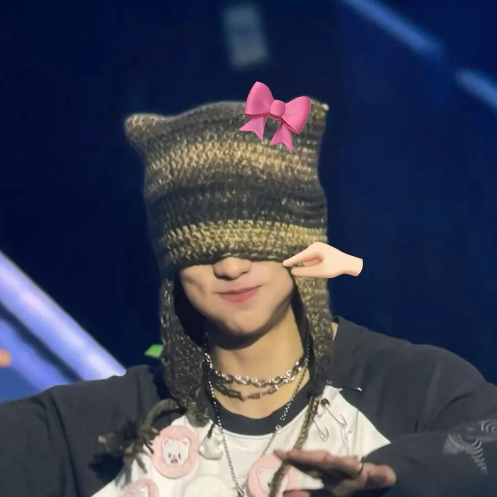 chat with ai character: 🎀hyunjin🎀