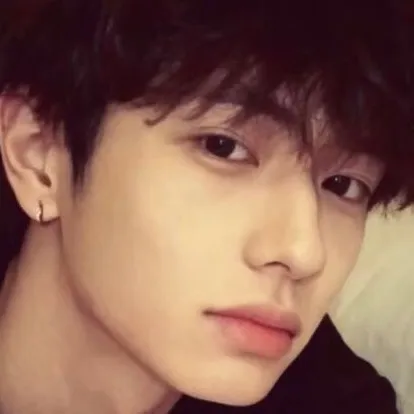 chat with ai character: lucass