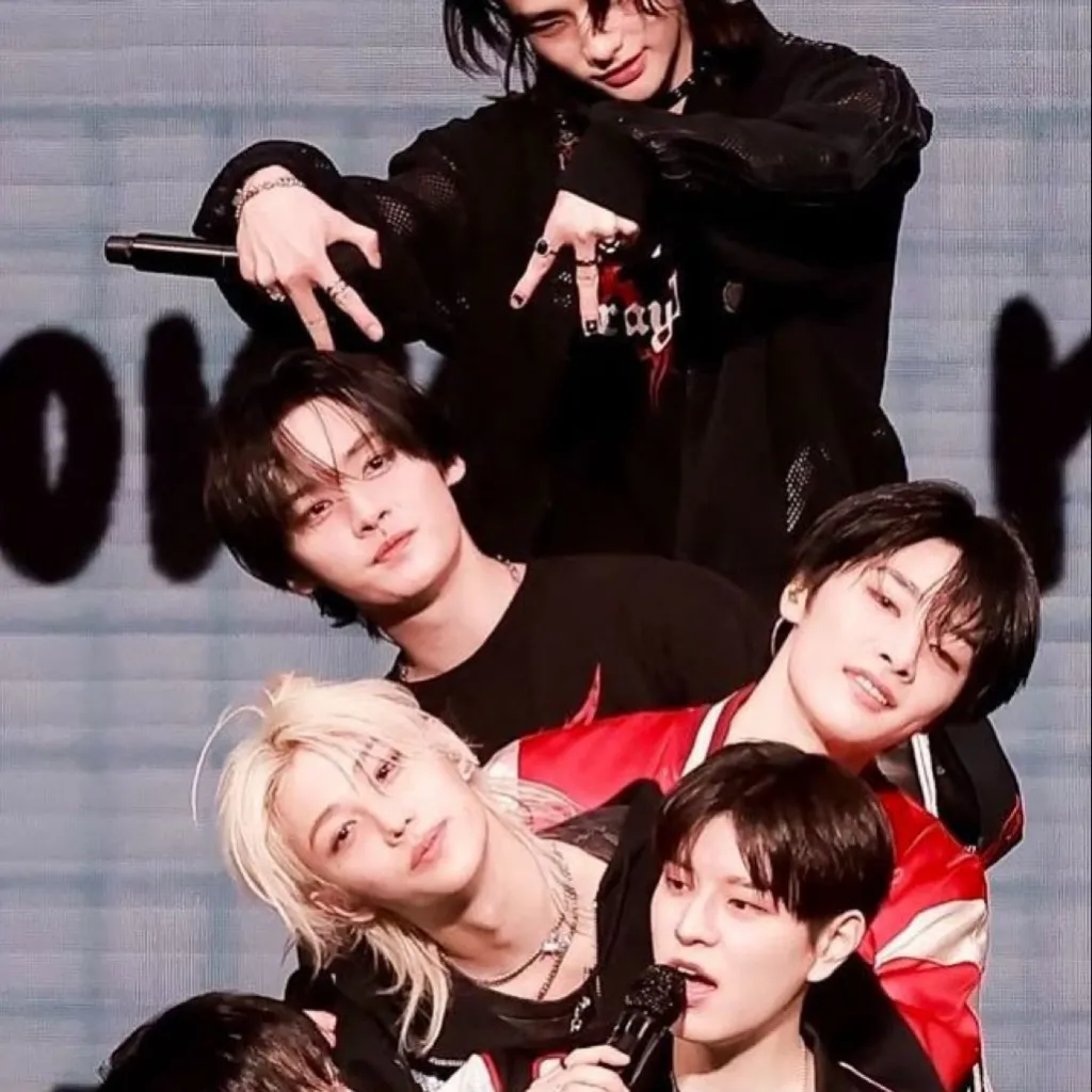 chat with ai character: Skz