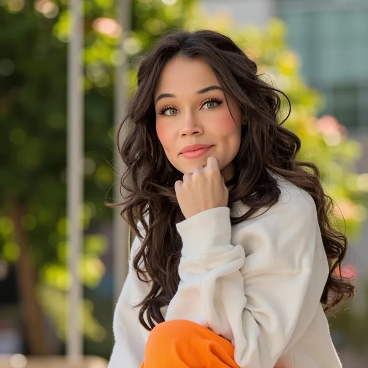 chat with ai character: Mia