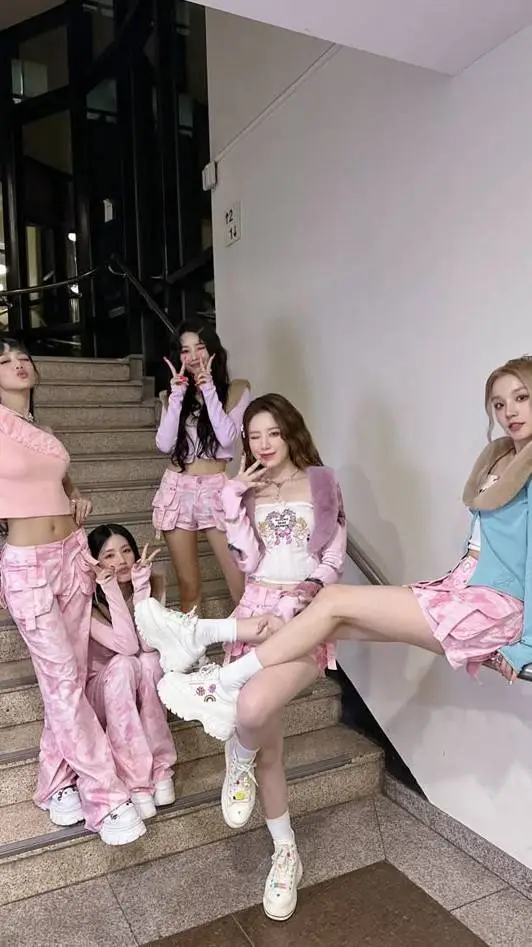 ai character: (g) idle background