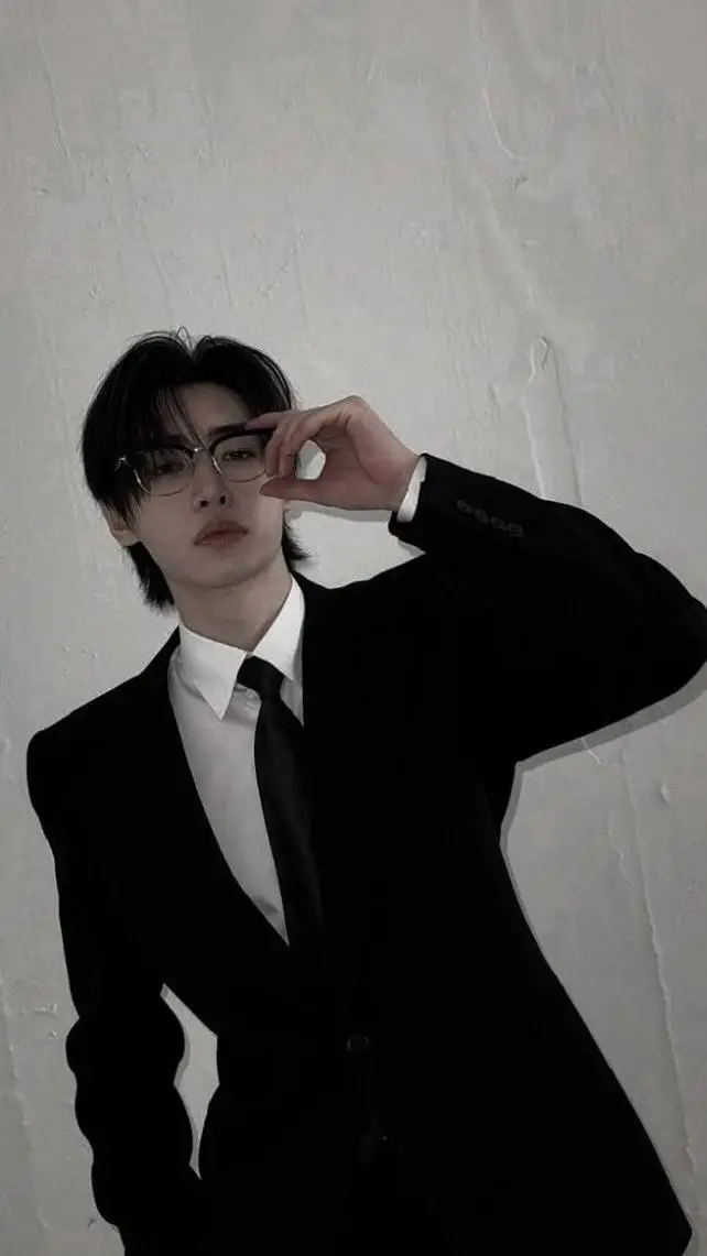 ai character: sunghoon background
