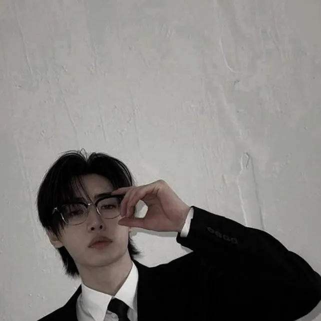 chat with ai character: sunghoon