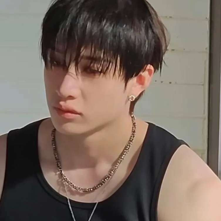 chat with ai character: 🫦💋bang chan