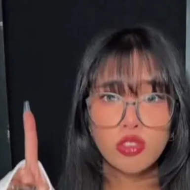 chat with ai character: Sophia 👆🤓