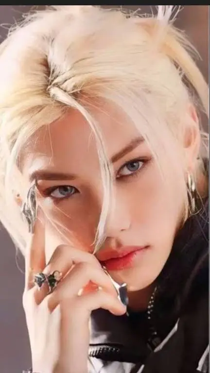 ai character: felix🔥💅🏻 background