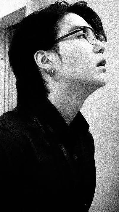 ai character: Mim Yoongi  background