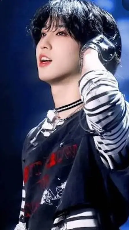 ai character: ~({HAN JISUNG}) ~ background