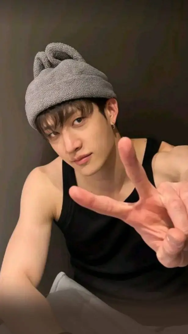 ai character: °✓{BANGCHAN}✓° background