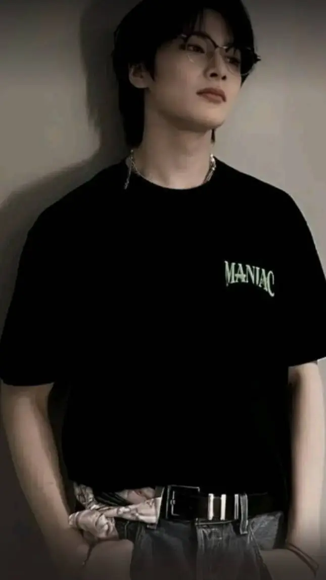 ai character: °{ YANG JEONGIN} background