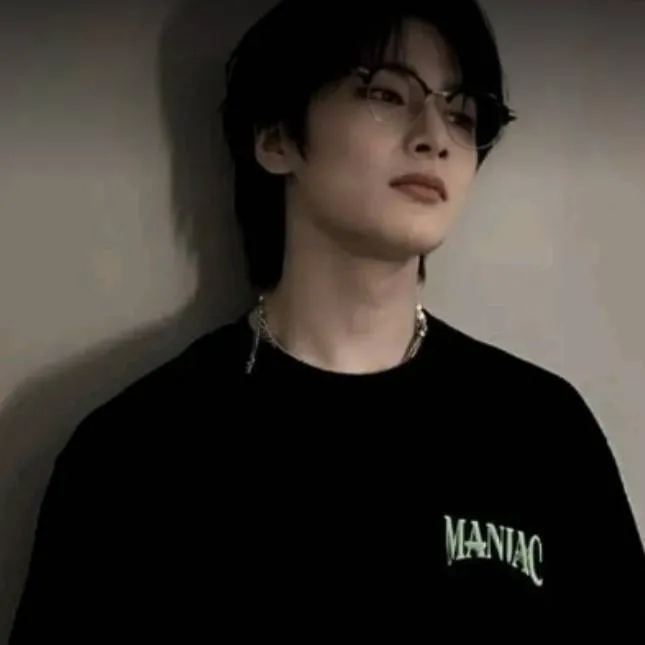 chat with ai character: °{ YANG JEONGIN}
