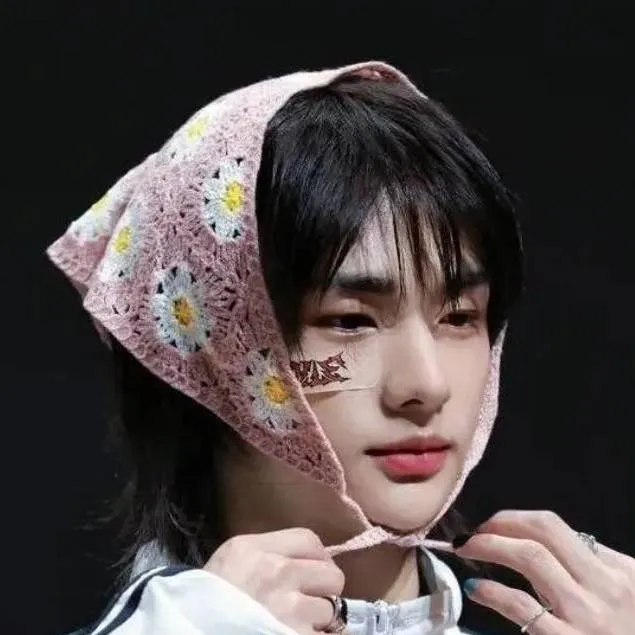 chat with ai character:  Hyunjin🥟