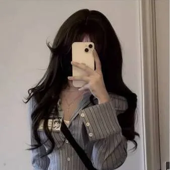 chat with ai character: 𝐄𝐢𝐫𝐚 ♡