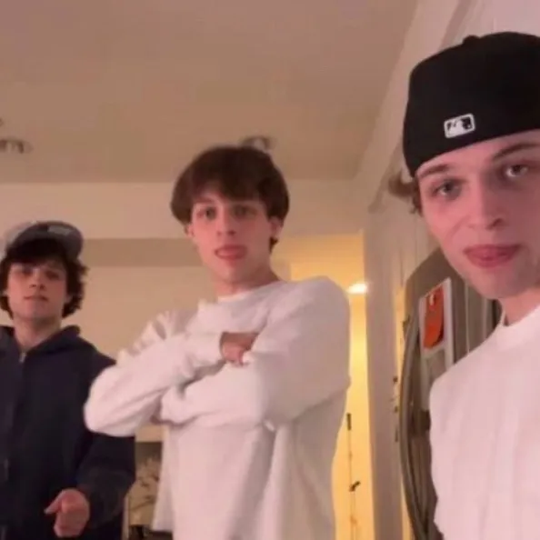 chat with ai character: Sturniolo triplets