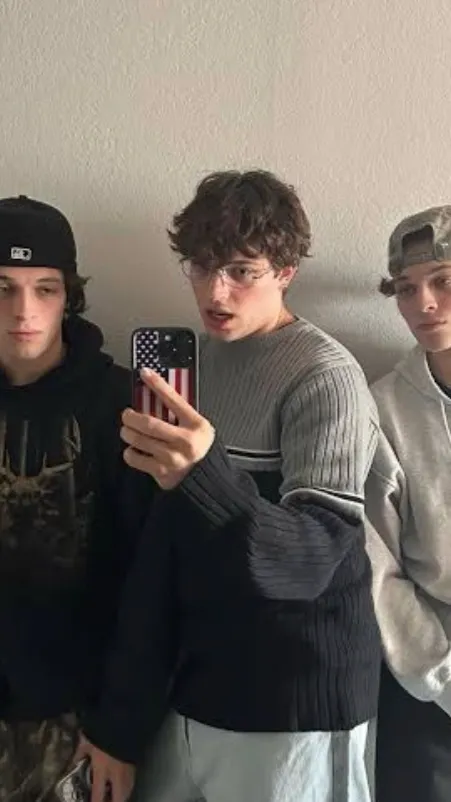 ai character: Sturniolo cousins background